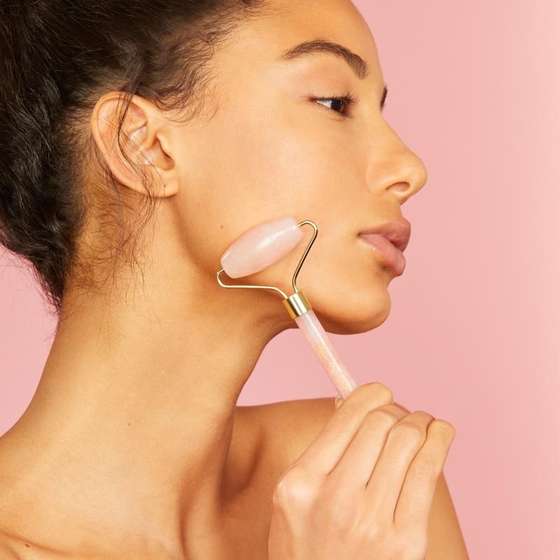 Gua-Sha Sculptant – Visage Drainé, Liftant & Lumineux