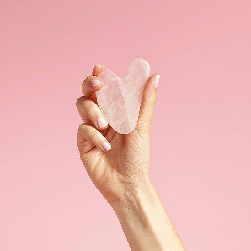 Gua-Sha Sculptant – Visage Drainé, Liftant & Lumineux