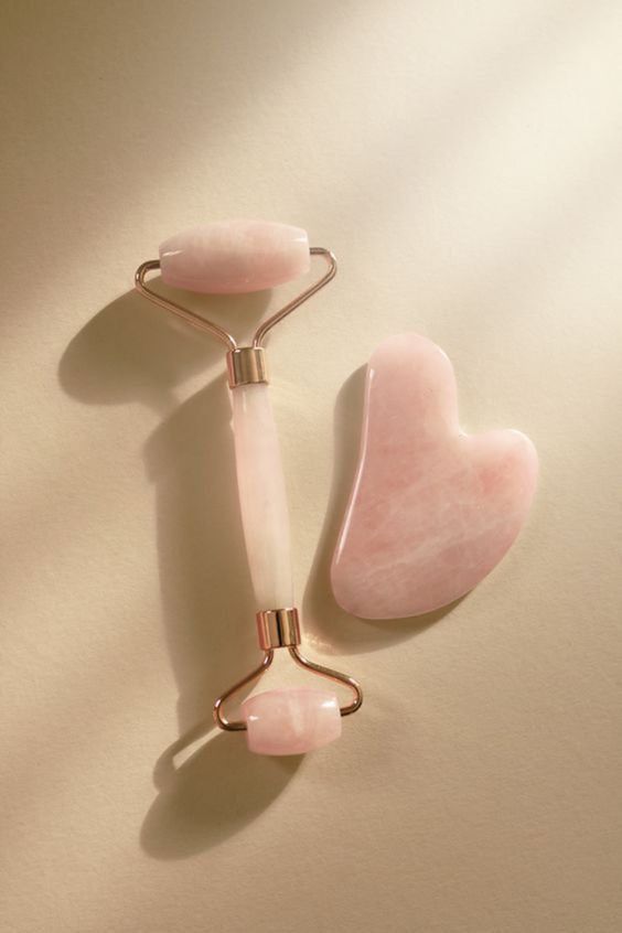 Gua-Sha Sculptant – Visage Drainé, Liftant & Lumineux