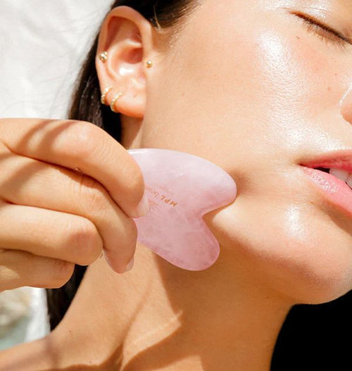 Gua-Sha Sculptant – Visage Drainé, Liftant & Lumineux